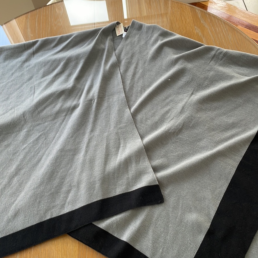 Top it Off Color Block Wrap - Picture 3 of 5